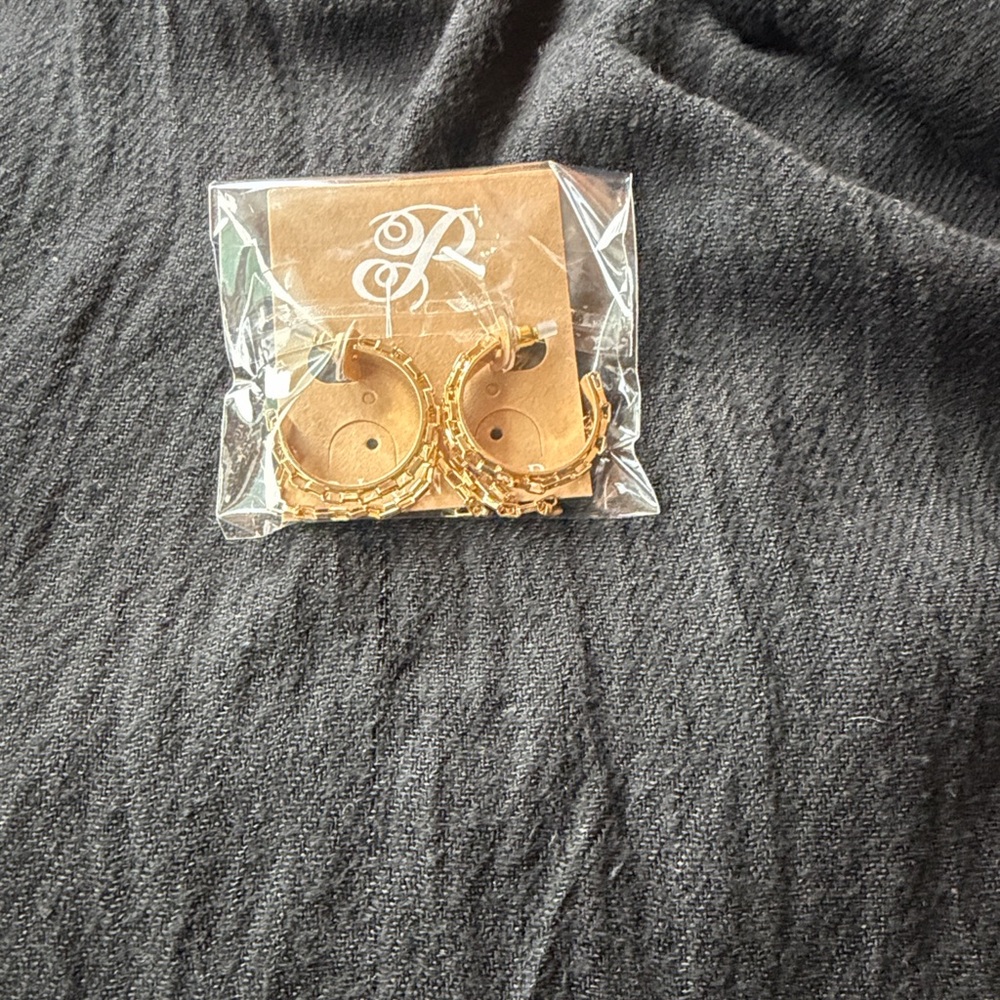 ‼️NWT Plunder Gold Chain Hoop Earrings - Picture 2 of 3